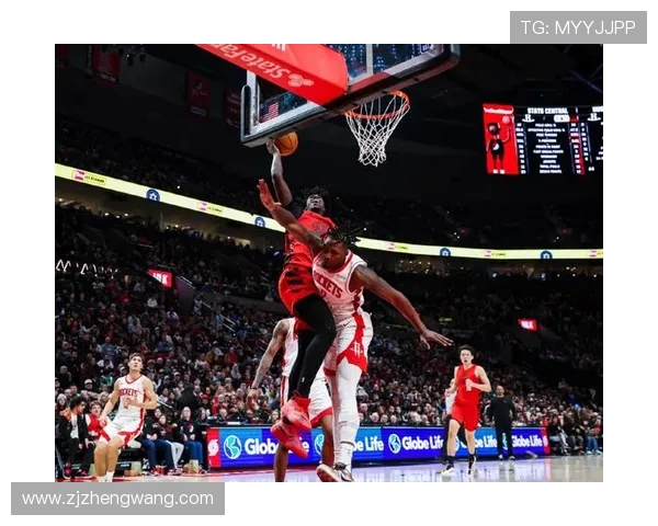 开拓者与火箭激战正酣 双方全力争夺季后赛席位焦点对决